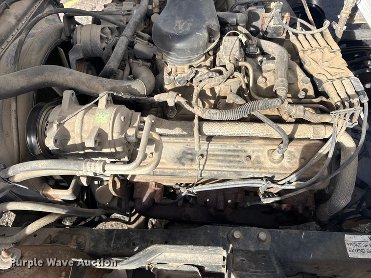 image for item EU4020 2001 Chevrolet W3500 box truck