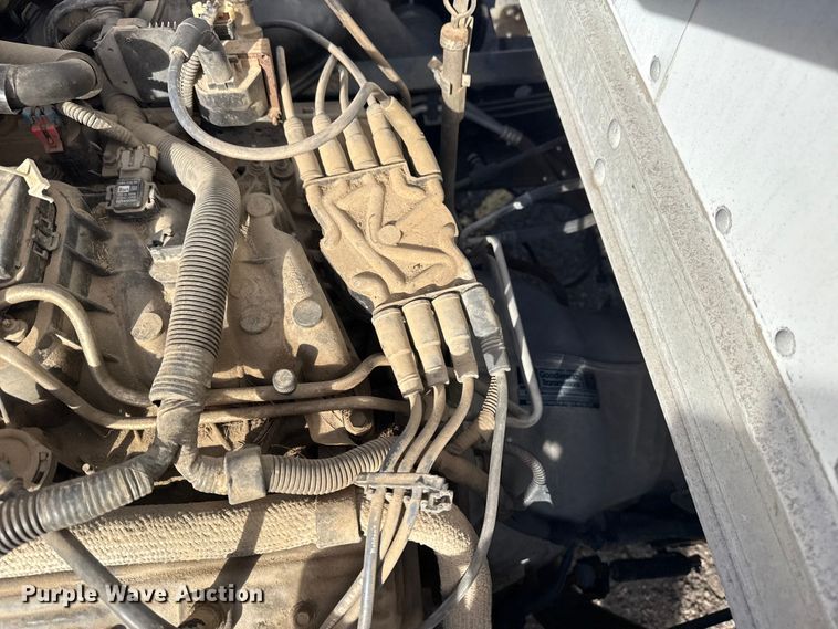 image for item EU4020 2001 Chevrolet W3500 box truck