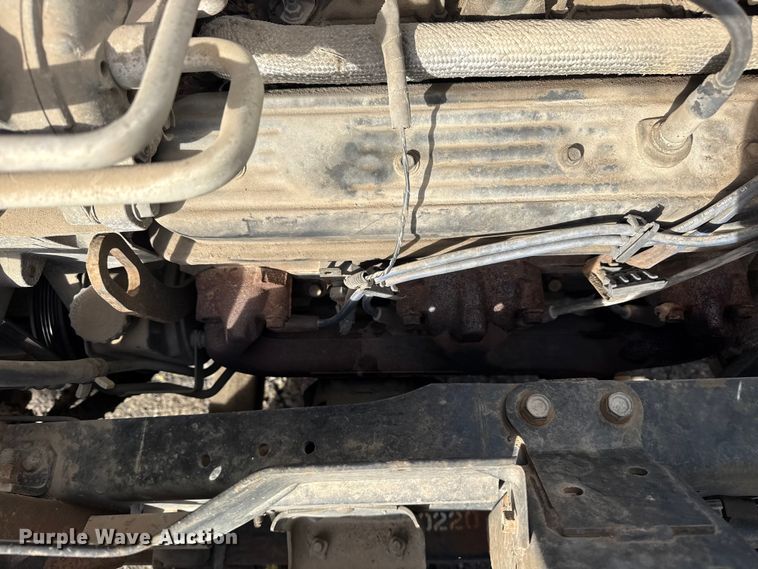 image for item EU4020 2001 Chevrolet W3500 box truck