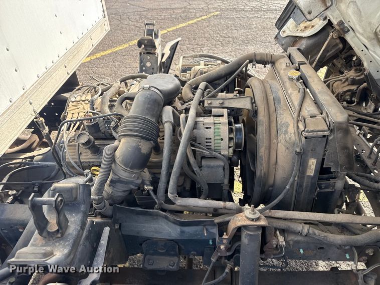 image for item EU4020 2001 Chevrolet W3500 box truck