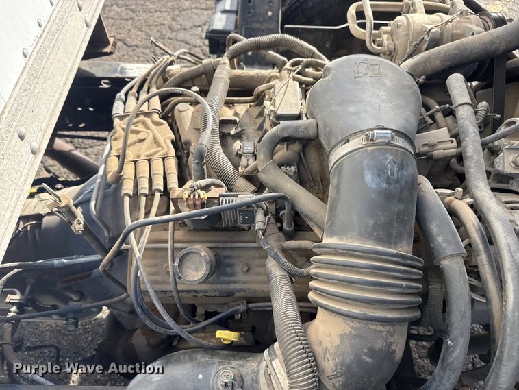 image for item EU4020 2001 Chevrolet W3500 box truck