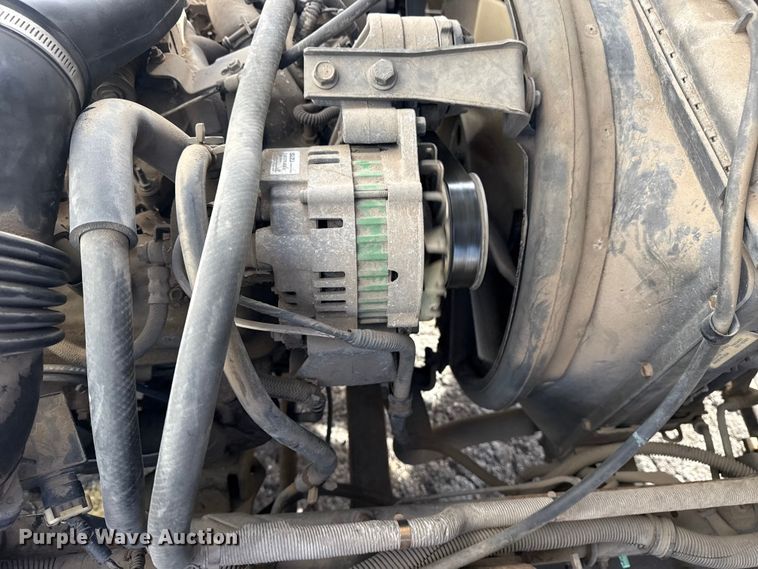 image for item EU4020 2001 Chevrolet W3500 box truck