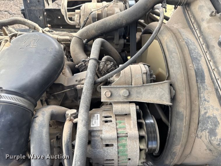 image for item EU4020 2001 Chevrolet W3500 box truck