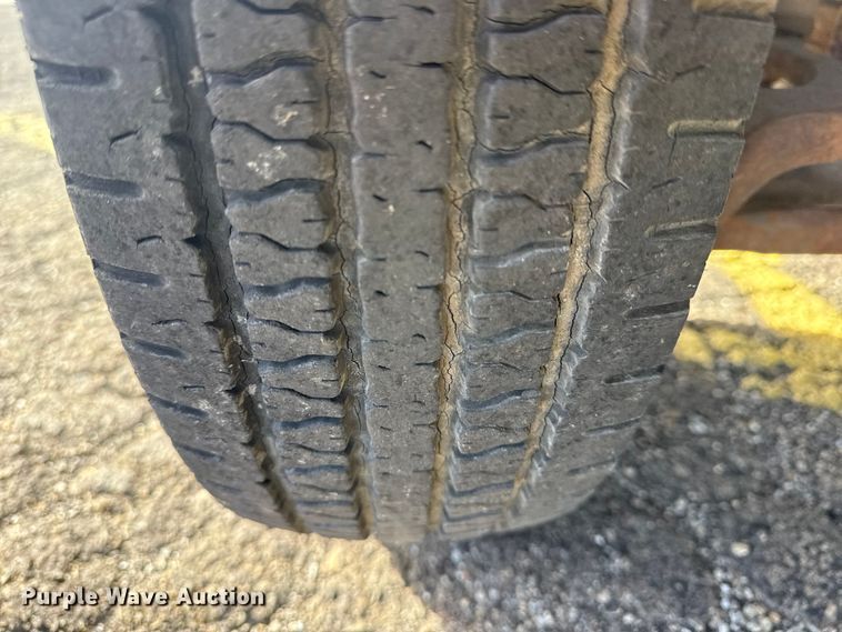 image for item EU4020 2001 Chevrolet W3500 box truck