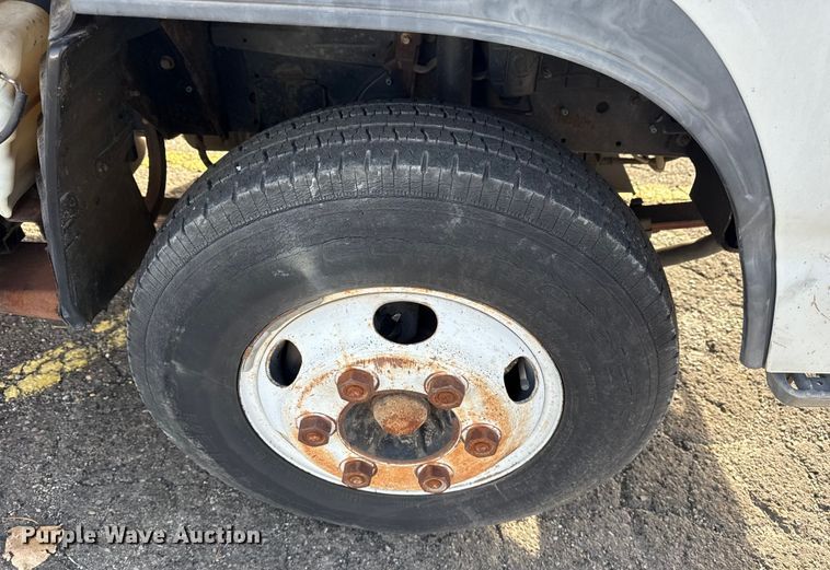 image for item EU4020 2001 Chevrolet W3500 box truck