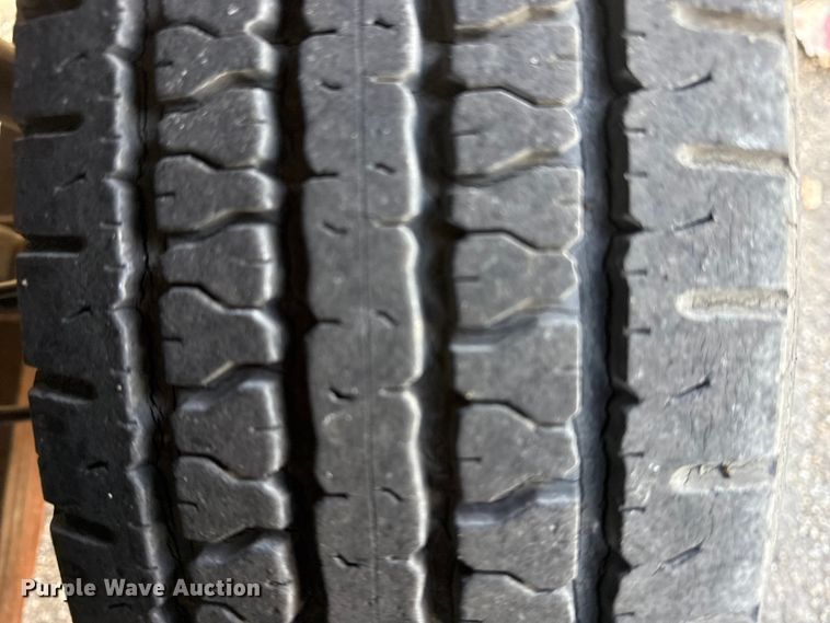 image for item EU4020 2001 Chevrolet W3500 box truck