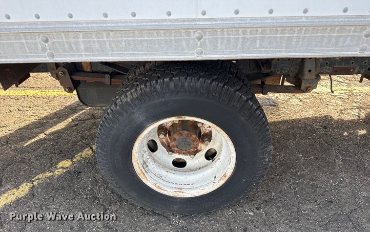 image for item EU4020 2001 Chevrolet W3500 box truck