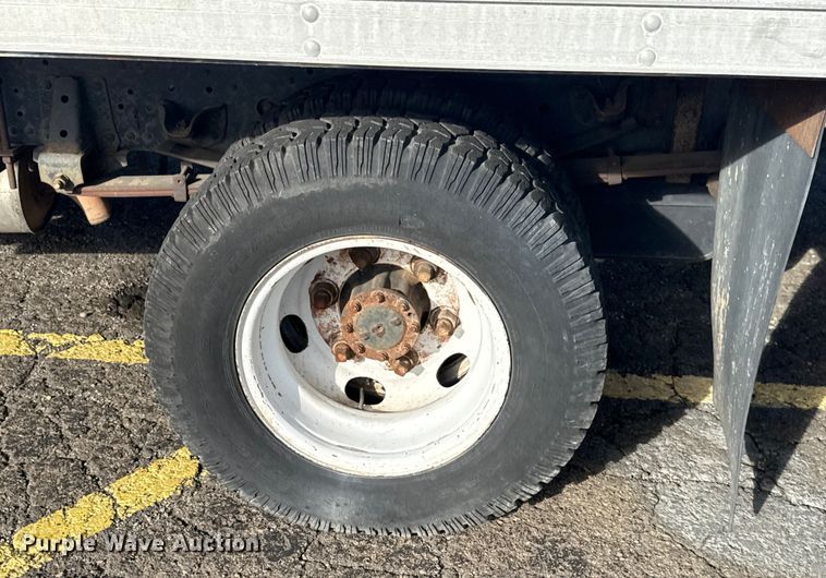 image for item EU4020 2001 Chevrolet W3500 box truck