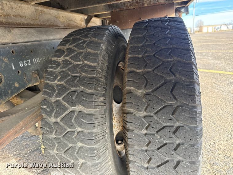 image for item EU4020 2001 Chevrolet W3500 box truck