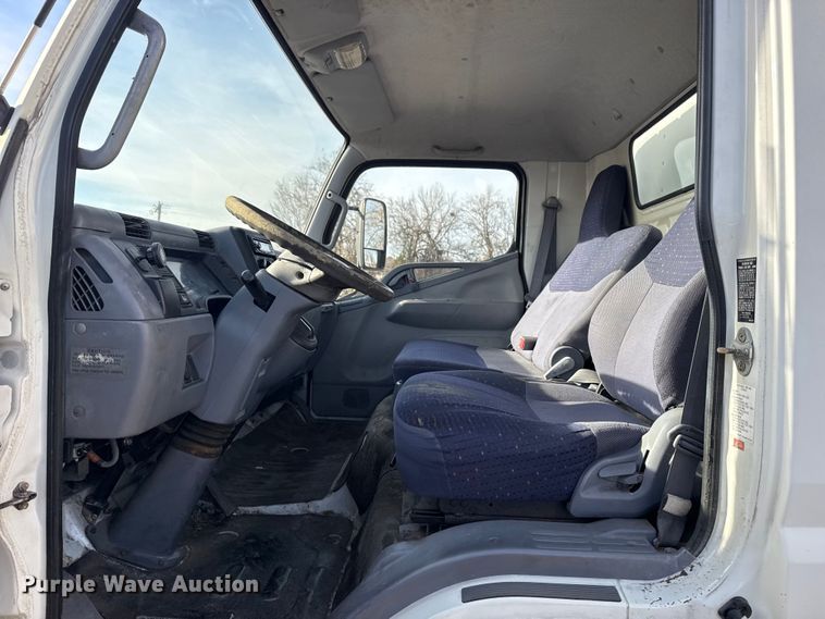 image for item EU4021 2007 Sterling 500 box truck