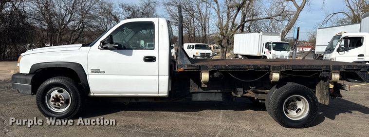 image for item EU4022 2006 Chevrolet Silverado 3500 flatbed pickup truck