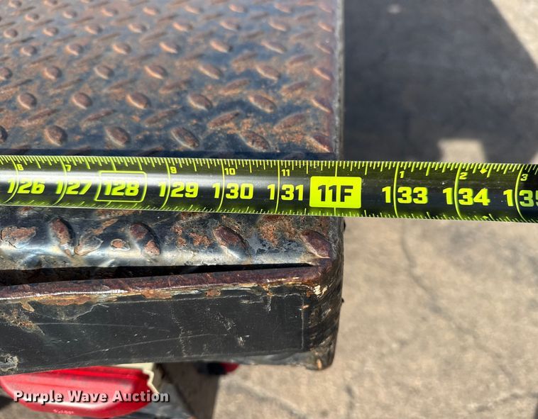 image for item EU4022 2006 Chevrolet Silverado 3500 flatbed pickup truck