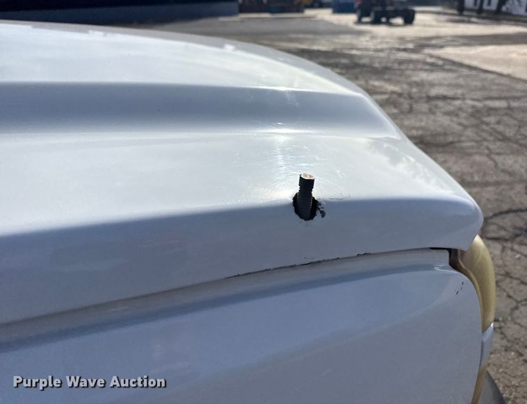 image for item EU4022 2006 Chevrolet Silverado 3500 flatbed pickup truck