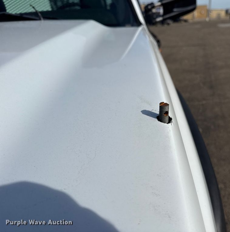 image for item EU4022 2006 Chevrolet Silverado 3500 flatbed pickup truck