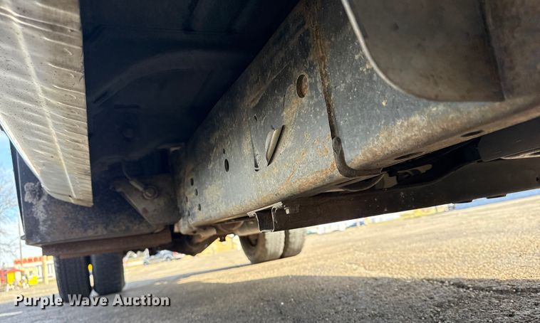 image for item EU4022 2006 Chevrolet Silverado 3500 flatbed pickup truck