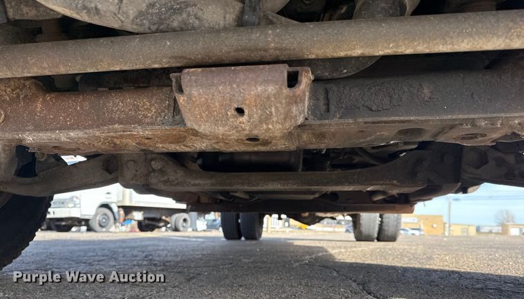 image for item EU4022 2006 Chevrolet Silverado 3500 flatbed pickup truck