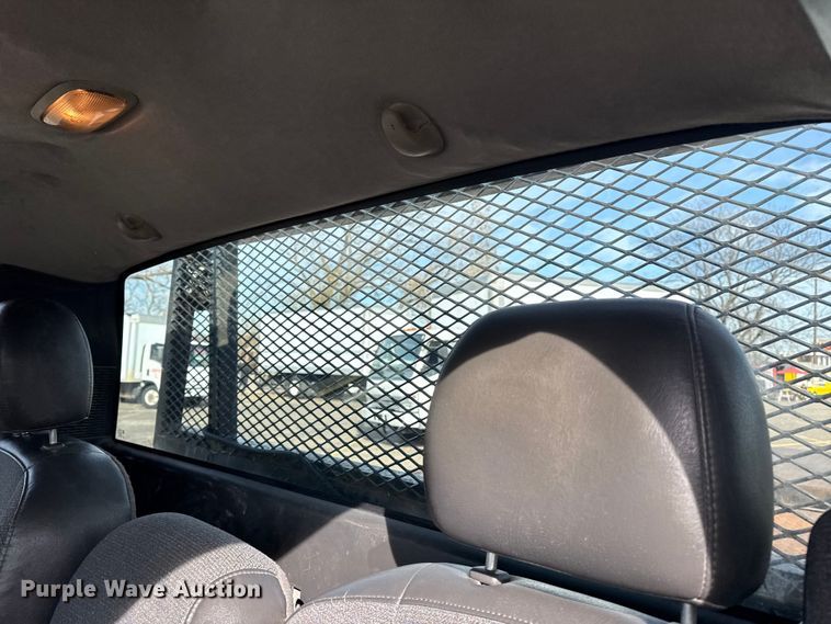 image for item EU4022 2006 Chevrolet Silverado 3500 flatbed pickup truck