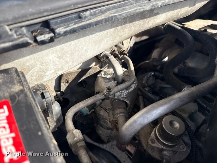 image for item EU4022 2006 Chevrolet Silverado 3500 flatbed pickup truck