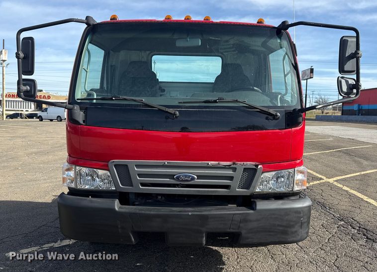 image for item EU4023 2006 Ford 450 truck cab and chassis