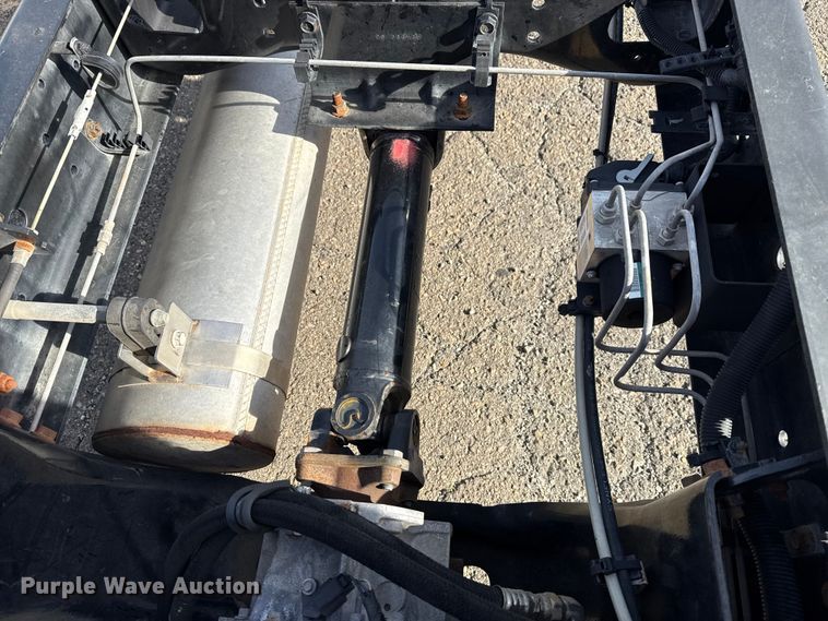 image for item EU4023 2006 Ford 450 truck cab and chassis