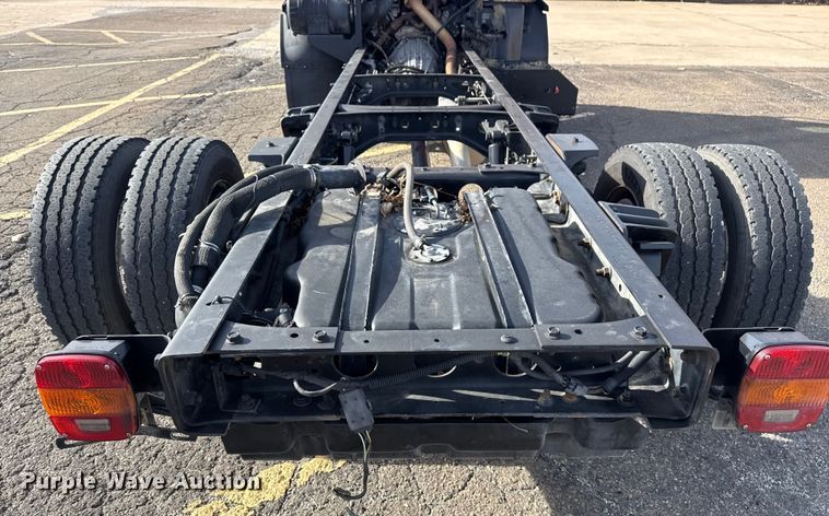 image for item EU4023 2006 Ford 450 truck cab and chassis