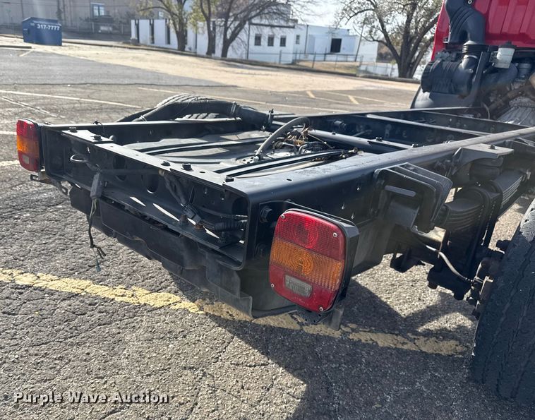 image for item EU4023 2006 Ford 450 truck cab and chassis