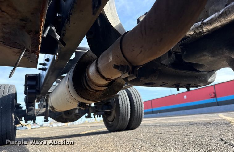 image for item EU4023 2006 Ford 450 truck cab and chassis