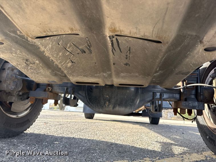 image for item EU4023 2006 Ford 450 truck cab and chassis