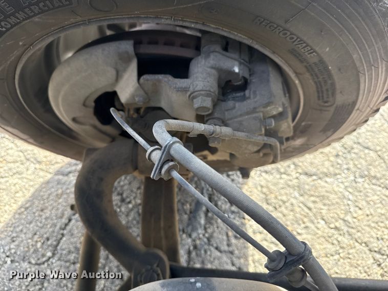 image for item EU4023 2006 Ford 450 truck cab and chassis