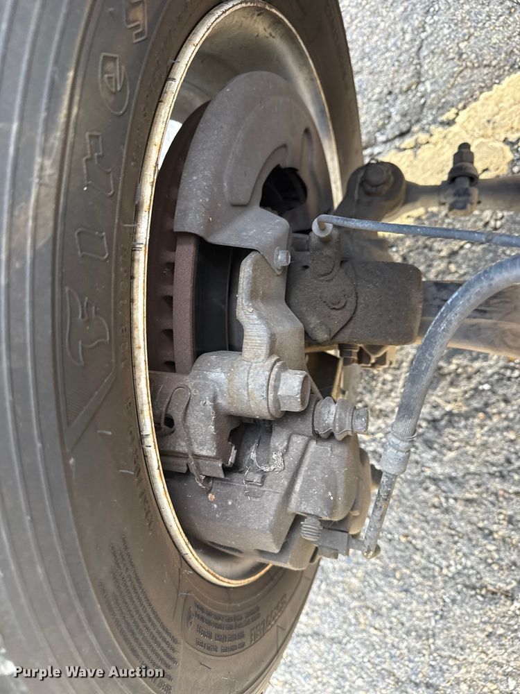 image for item EU4023 2006 Ford 450 truck cab and chassis