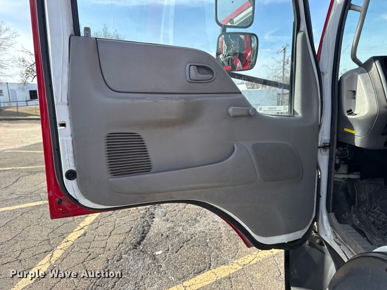 image for item EU4023 2006 Ford 450 truck cab and chassis