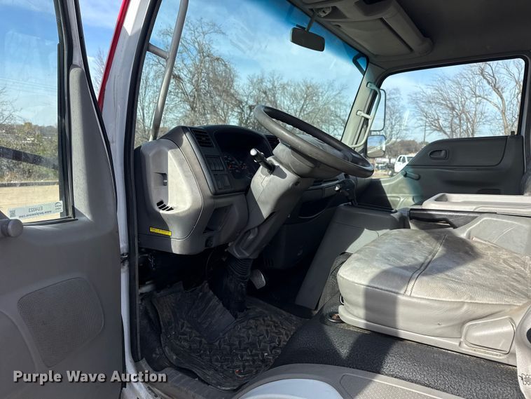 image for item EU4023 2006 Ford 450 truck cab and chassis