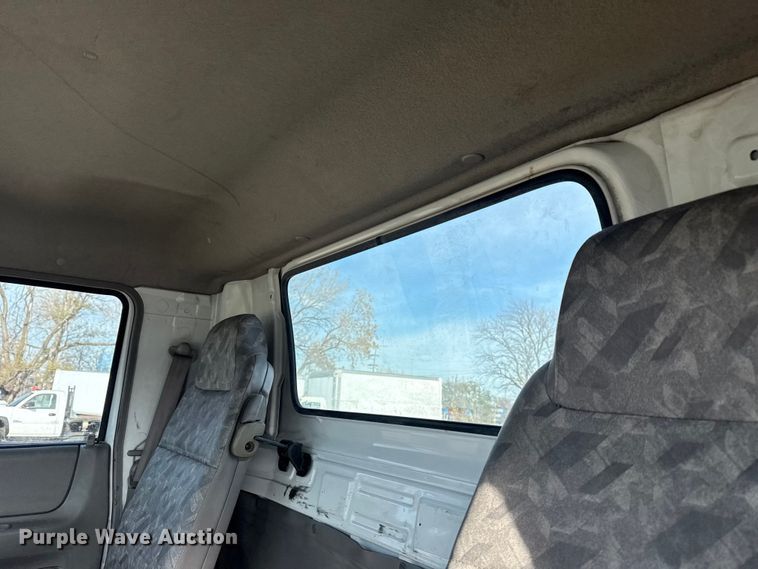 image for item EU4023 2006 Ford 450 truck cab and chassis