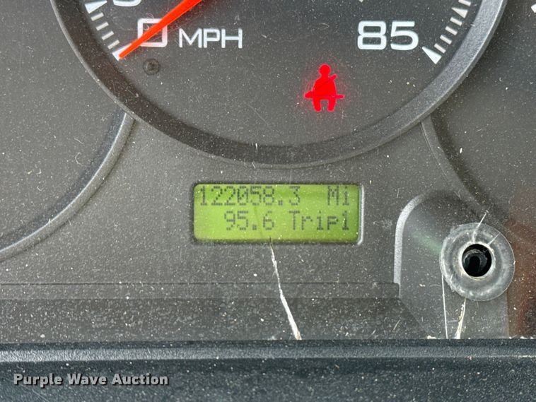 image for item EU4023 2006 Ford 450 truck cab and chassis