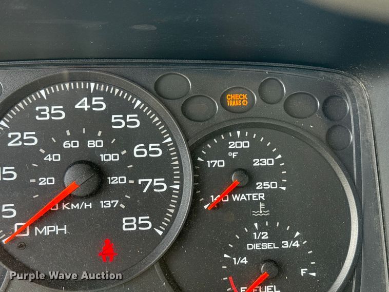 image for item EU4023 2006 Ford 450 truck cab and chassis