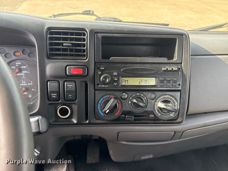 image for item EU4023 2006 Ford 450 truck cab and chassis