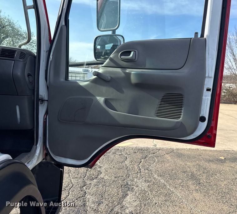 image for item EU4023 2006 Ford 450 truck cab and chassis