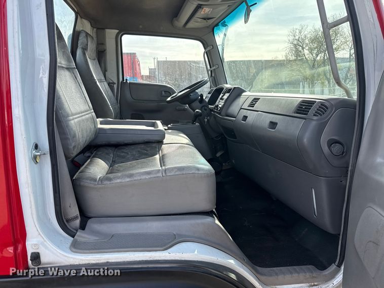 image for item EU4023 2006 Ford 450 truck cab and chassis