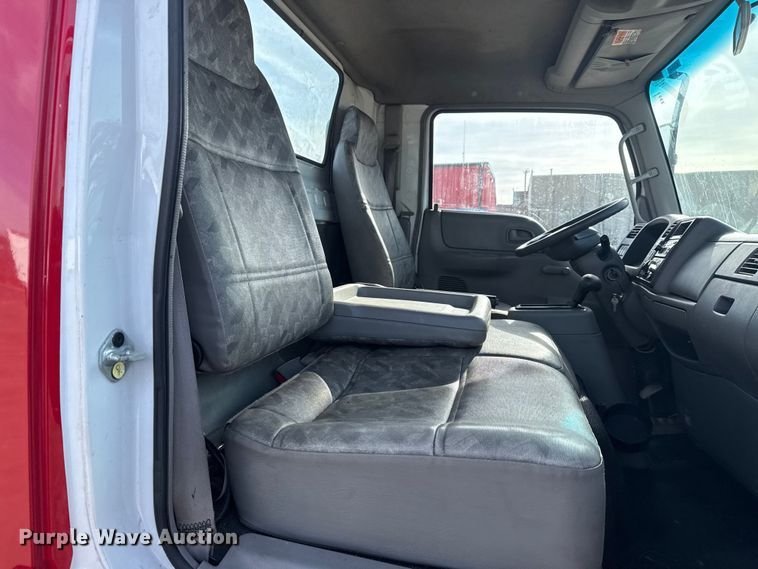 image for item EU4023 2006 Ford 450 truck cab and chassis