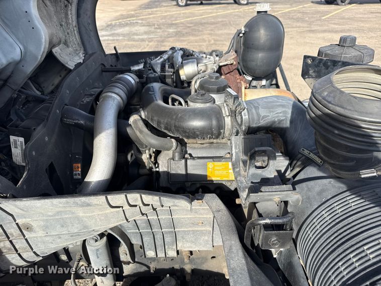 image for item EU4023 2006 Ford 450 truck cab and chassis