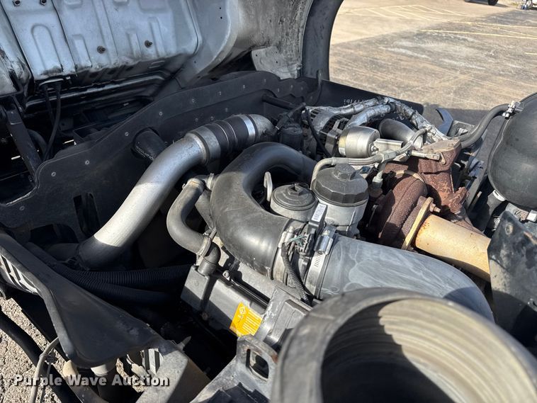 image for item EU4023 2006 Ford 450 truck cab and chassis