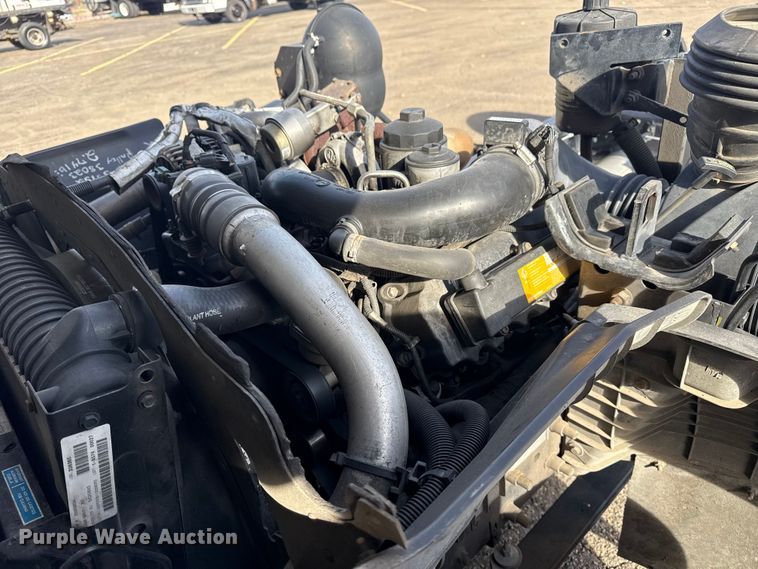 image for item EU4023 2006 Ford 450 truck cab and chassis