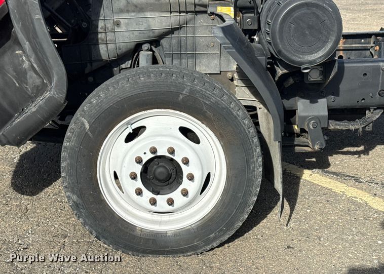 image for item EU4023 2006 Ford 450 truck cab and chassis