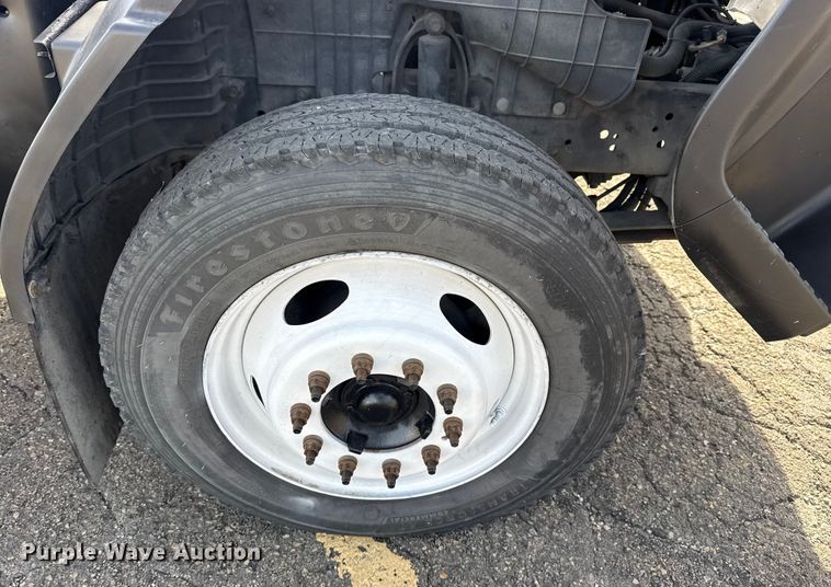 image for item EU4023 2006 Ford 450 truck cab and chassis