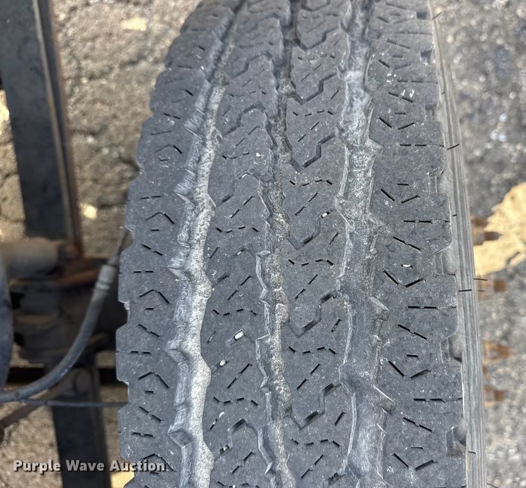 image for item EU4023 2006 Ford 450 truck cab and chassis