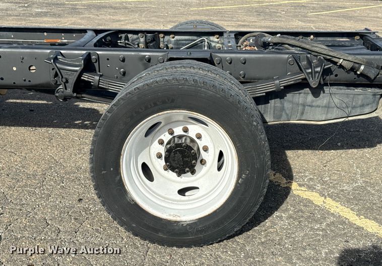 image for item EU4023 2006 Ford 450 truck cab and chassis