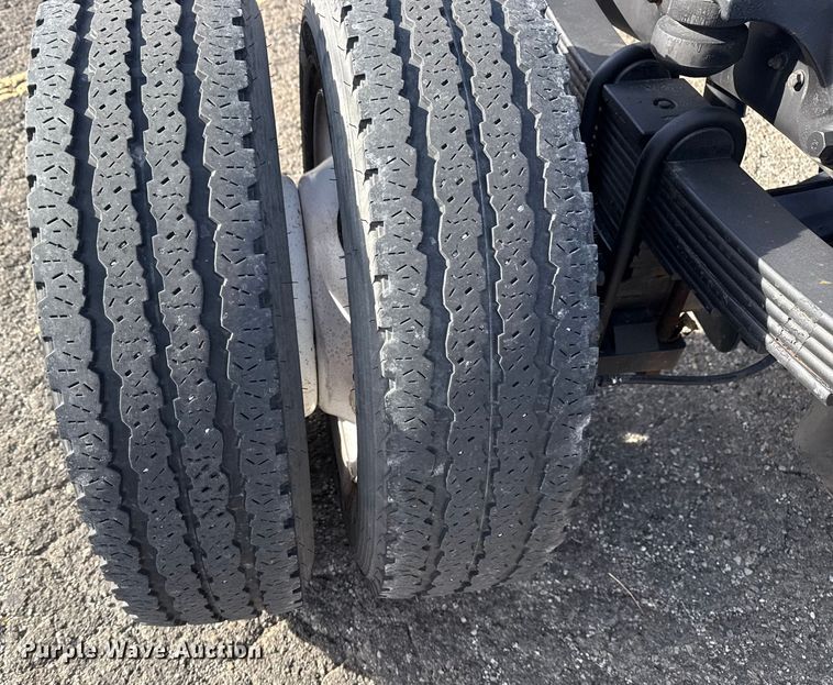 image for item EU4023 2006 Ford 450 truck cab and chassis