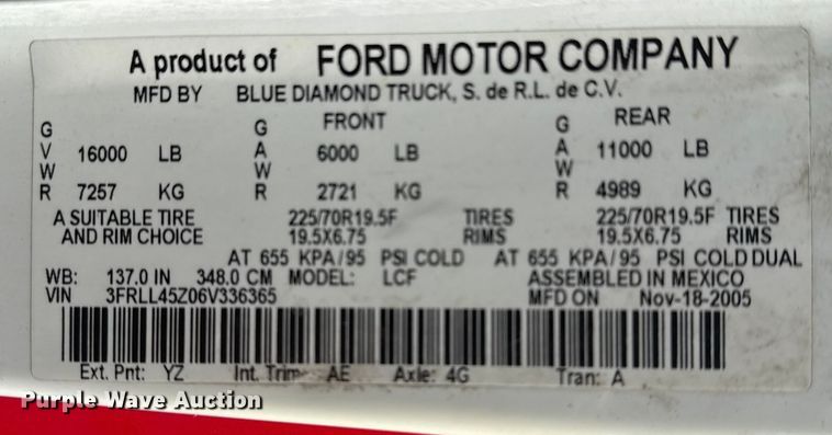 image for item EU4023 2006 Ford 450 truck cab and chassis