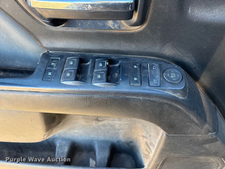 image for item EU4731 2015 Chevrolet Silverado 1500 Crew Cab pickup truck