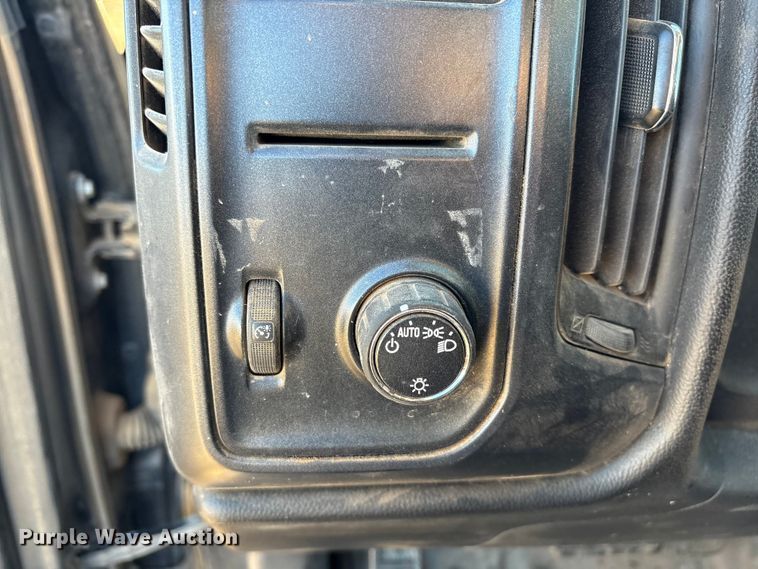 image for item EU4731 2015 Chevrolet Silverado 1500 Crew Cab pickup truck